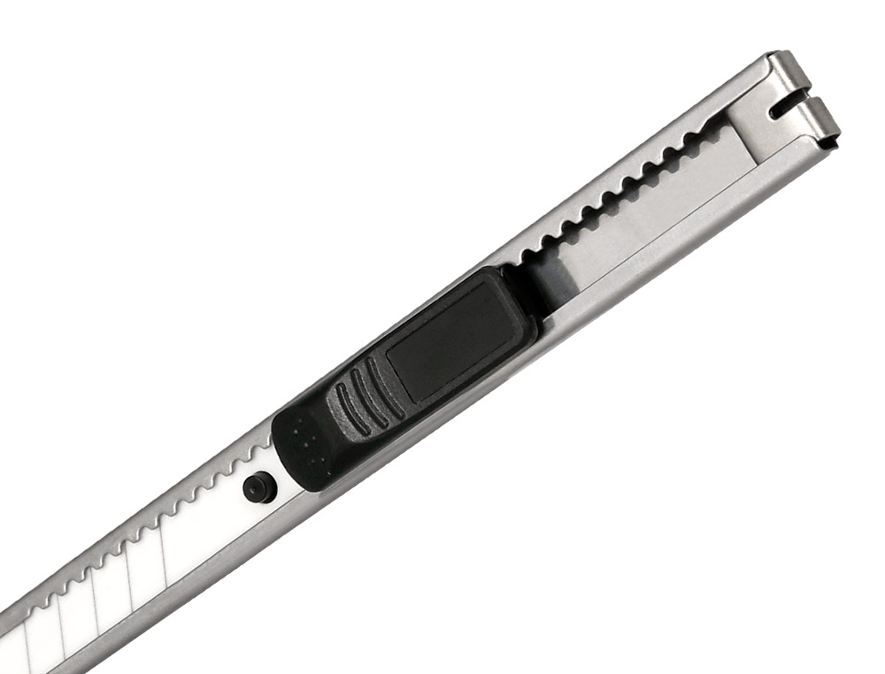 CUTER Q-CONNECT METALICO ESTRECHO CUCHILLA CERAMICA 9 MM XD-C18 CON CLIP BLISTER 1 UNIDAD